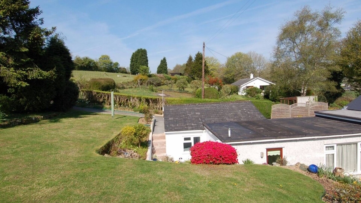 St Austell Cottage | TREVILLAS, with a garden in Polgooth