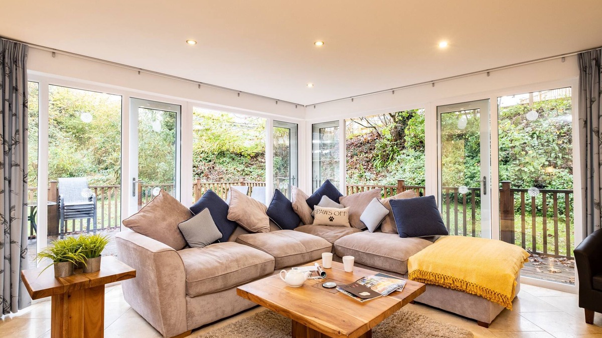St Austell Cottage | Trewhiddle Villa 16 - a trewhiddle that sleeps 7 guests in 4 bedrooms