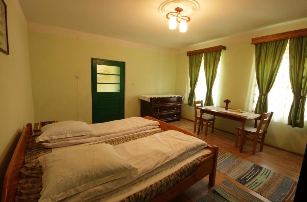 Darlos House | Tri Feresti