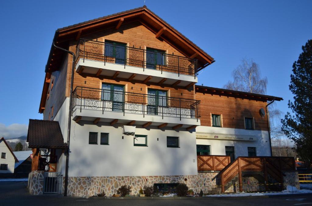 Smrecany House | Tri kopy* - penzión, reštaurácia a pizza