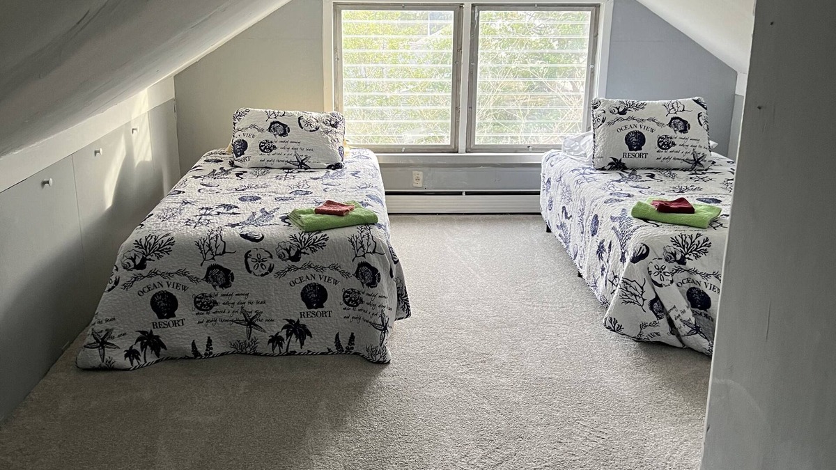 Norfolk House | Tri - Level Residential Home; Pet Friendly, Wifi, Off Street Parking 4 Bedroom Home by RedAwning