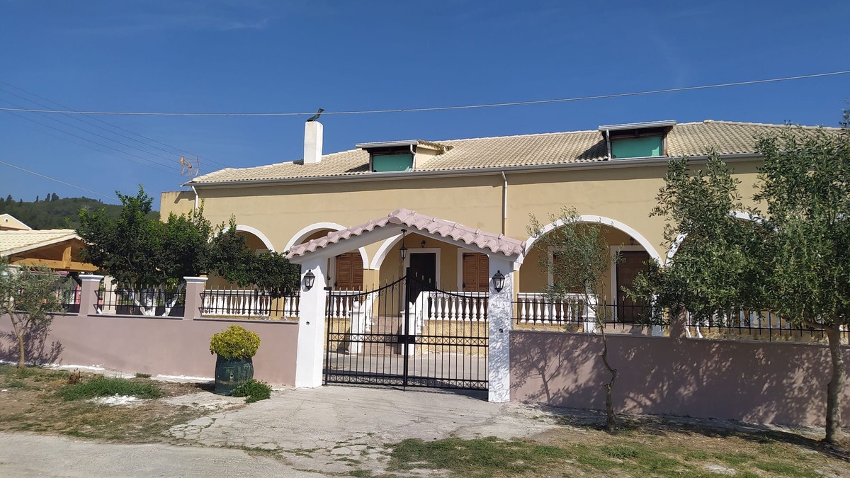 Petriti Apartment | Tria liodendra - Charming Seaside Home in Petritis, Corfu