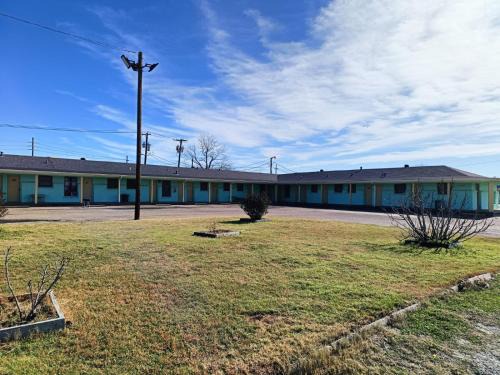 Mexia Hotel | Triangle Motel by OYO Mexia Texas