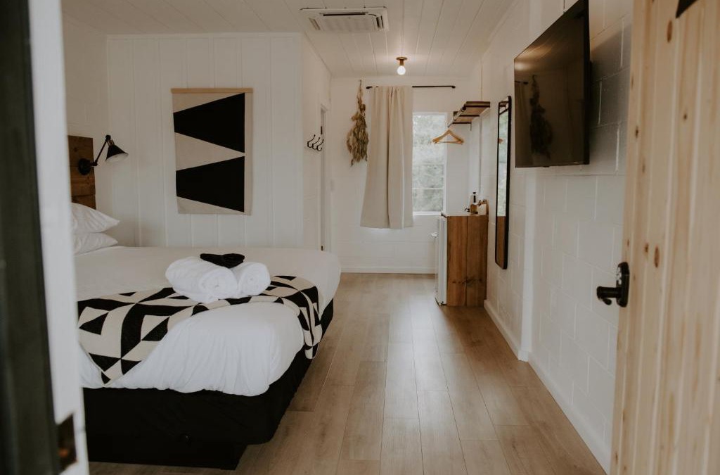 Red Bluff Hotel | Triangle Motel
