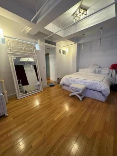 Tribeca Apartment | Tribecca Modern Brickwal 3BR 2BA