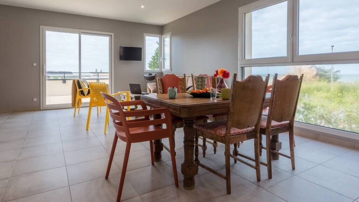 Saint-Come-de-Fresne Apartment | Tribord, apartment with terrace and sea view, parking