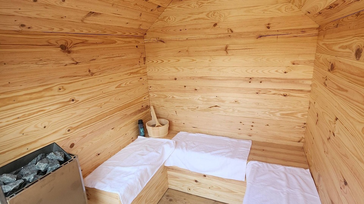 Dreuil-les-Amiens House | TRIBU CHILL HOUSE Jacuzzi sauna on terrace overlooking the Somme river