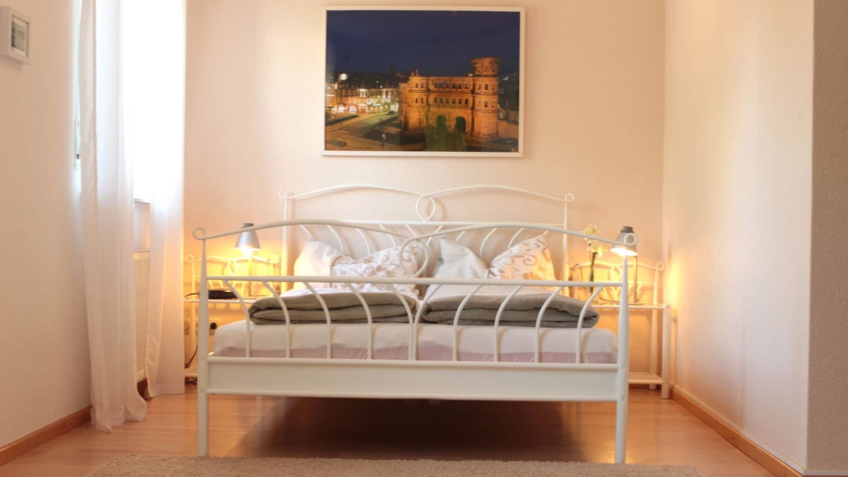 Feyen-Weismark Apartment | Trier 2- 4 pers., 2ZKBT, 45 qm, 3 *, modern and complete, suitable for allergy sufferers, WiFi