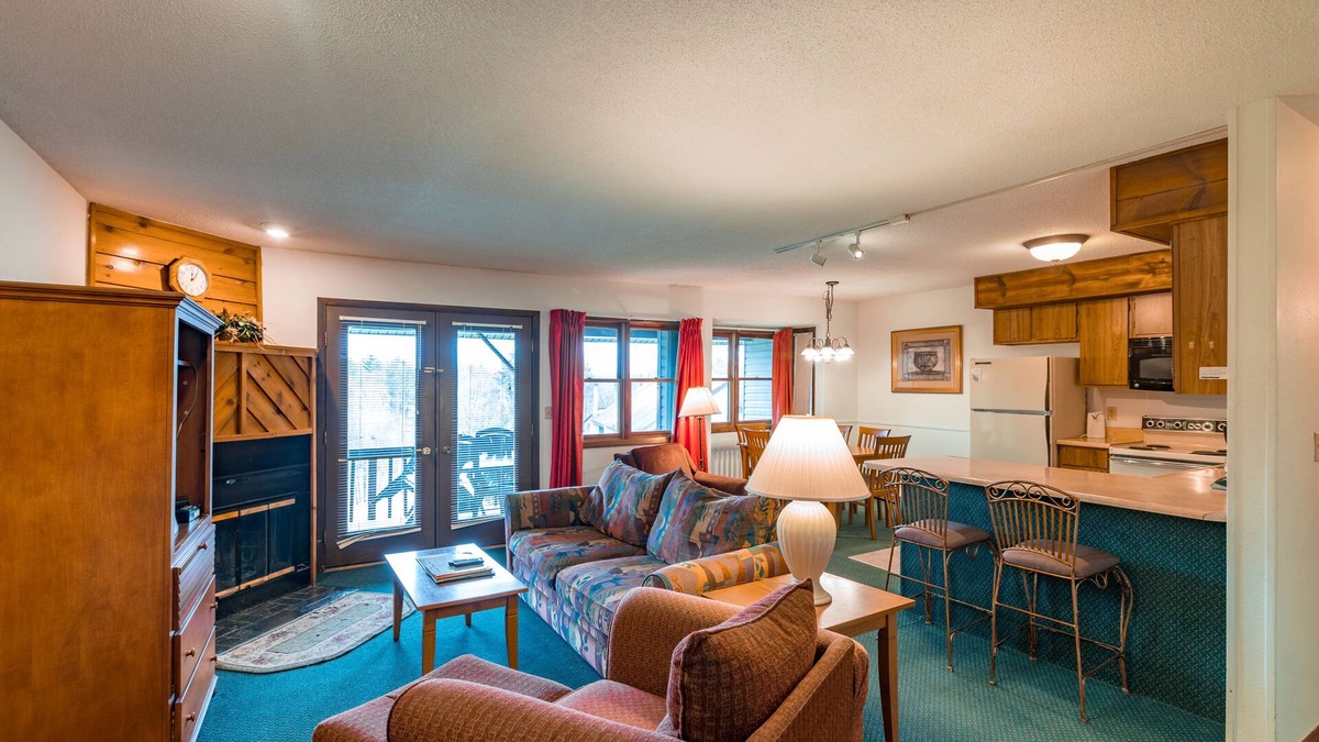 DuBois Condo | Trilevel 2 Bedroom Condo in Lakeside Resort Community (1 Queen & 2 Twin Beds)