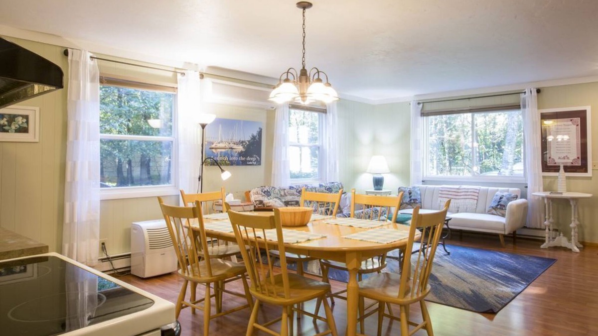 Sturgeon Bay Cottage | Trillium Cottage, Family & Pet Friendly Retreat on Sand Bay Point in Door County
