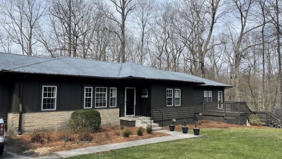Saint Andrews House | Trillium Ranch located Central to Campus 2 blocks from All Saints!