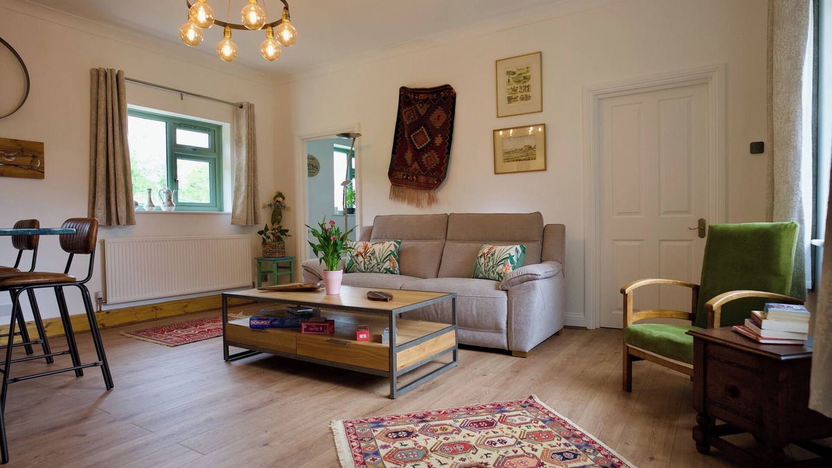 Tring Cottage | Tring Grange Cottage - Sleeps 2 - Onsite Parking