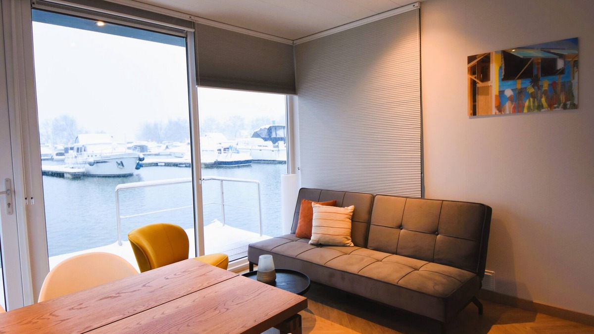 Heugum Boat Rental | Trinidad | Luxury Houseboat in Maastricht | 4+1