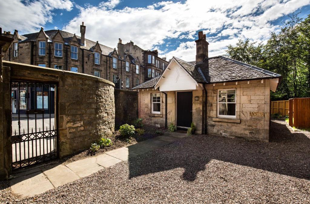 Trinity Cabin | Trinity Lodge - Home with Private Garden and Parking