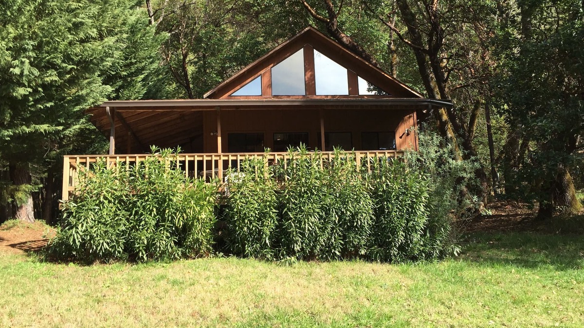 Salyer House | Trinity River Cabin, Willow Creek