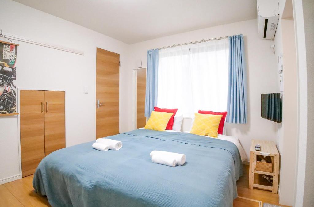 Higashitateishi Apartment | Triphome Tateishi New open/2 single beds/big table/300M WiFi