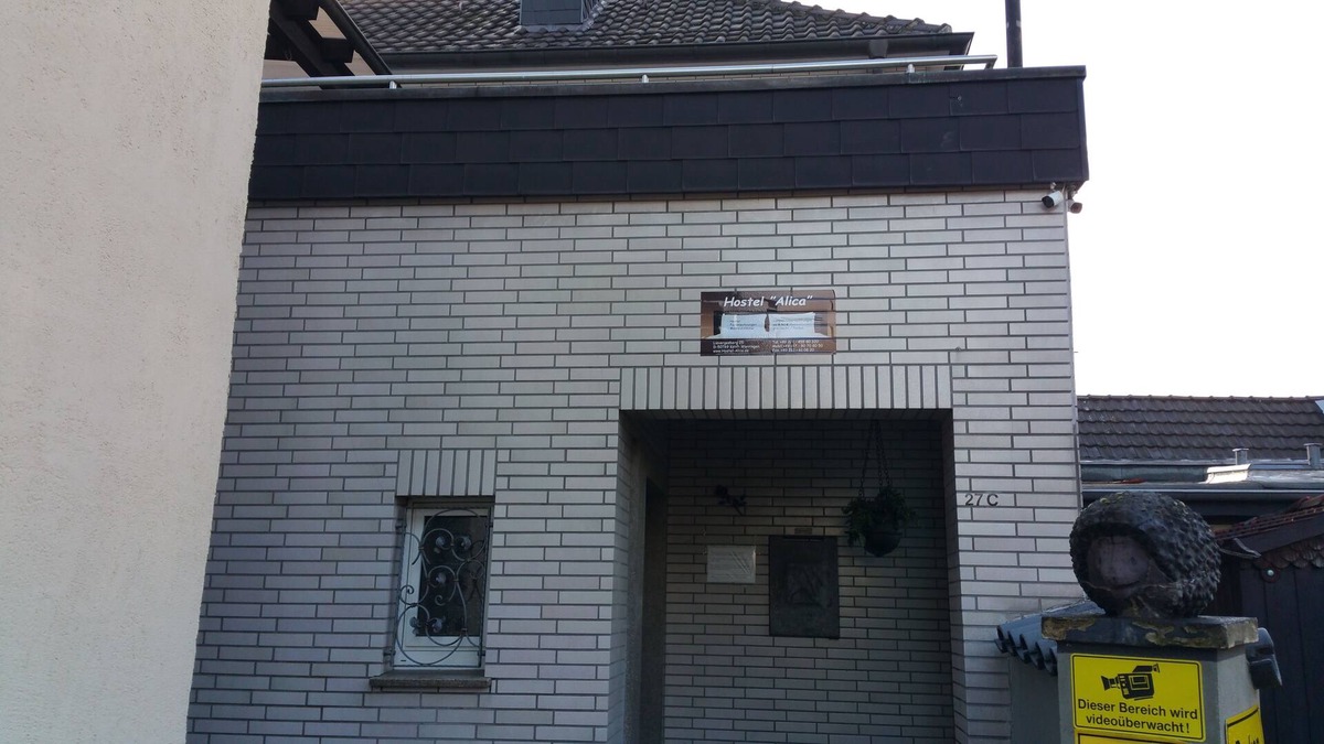 Worringen House | Triple apartment for 24 people