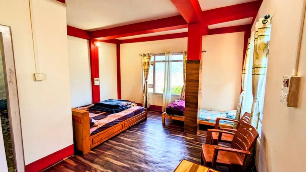 Bomdila Bed & Breakfast | TRIPLE BED DELUXE ROOM