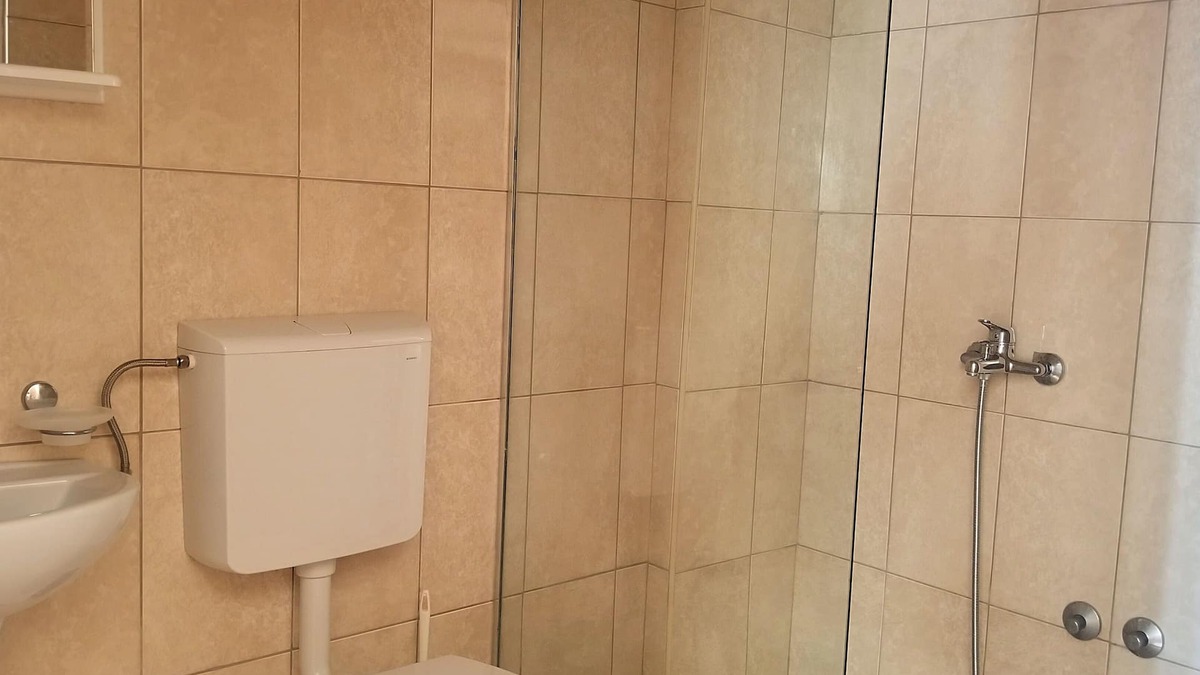 Gjerana House | Triple room by the swimming pool