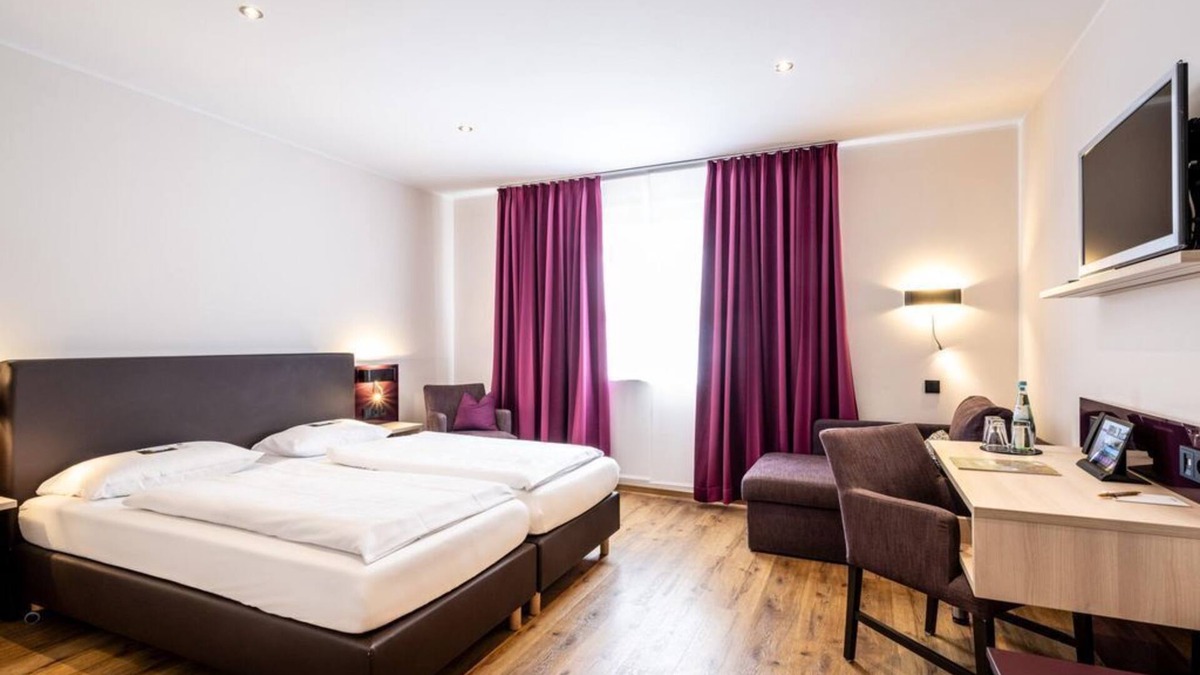 Ockfen House | Triple room classic brook side - Landidyll Weinhotel Klostermühle