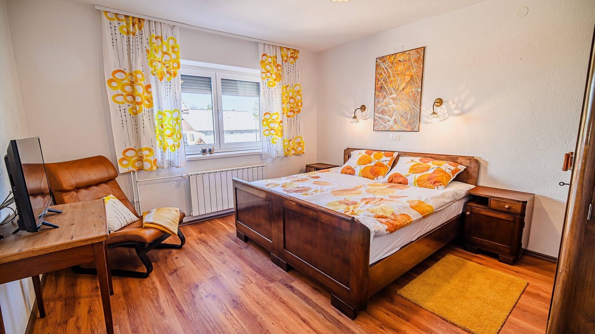 Cerknica House | Triple Room with Balcony & Breakfast at Ančkin kot