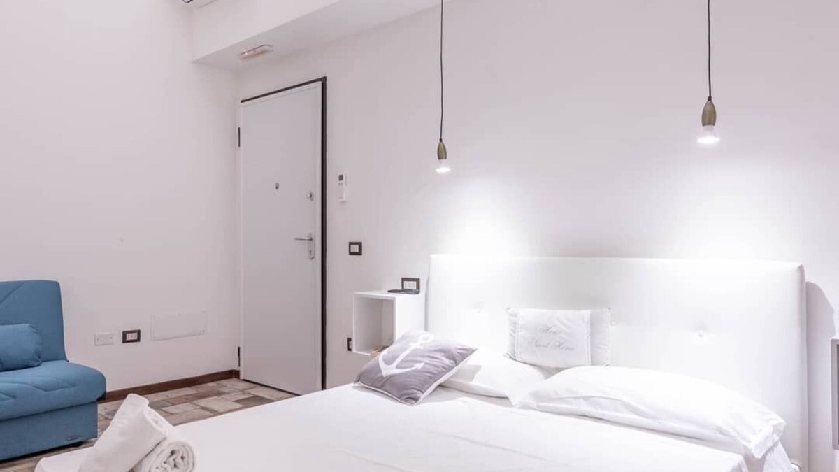 Oristano Historic Centre House | triple room with pool