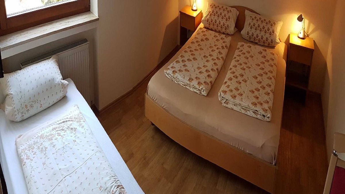 Ohlsbach Apartment | Triple room with WC/shower/bath - Gästehaus Tagescafe Eckenfels