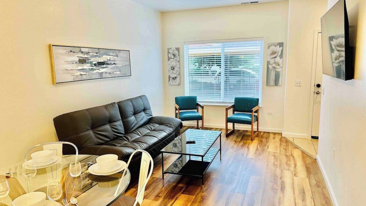 Reno House | Triplex Townhouse/6 Bd & 6 Baths/9TVs/sleeps17/9ABC