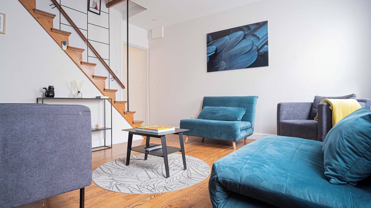Hincmar Apartment | TRIPLEX with office and free parking just a stone's throw from Reims Cathedral!