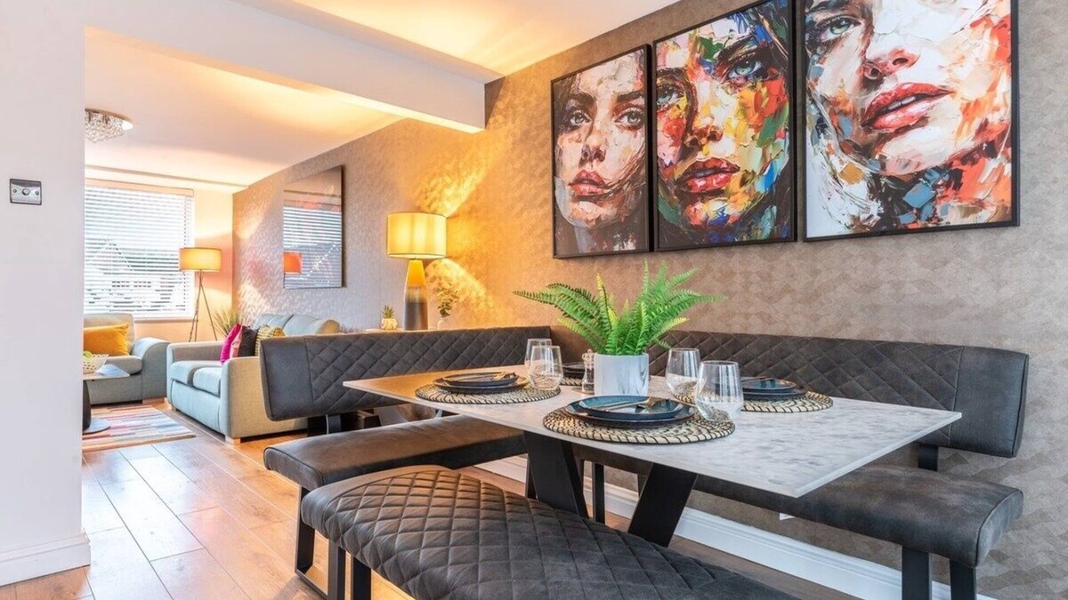 Measham House | Triumph House - Suitable for Contractors and Professional Personal