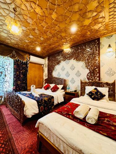 Khattalwada Boat Rental | Triumph Houseboat
