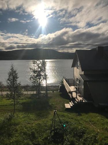 Lenvik House | Trivelig fritidshus på Årnes, Senja