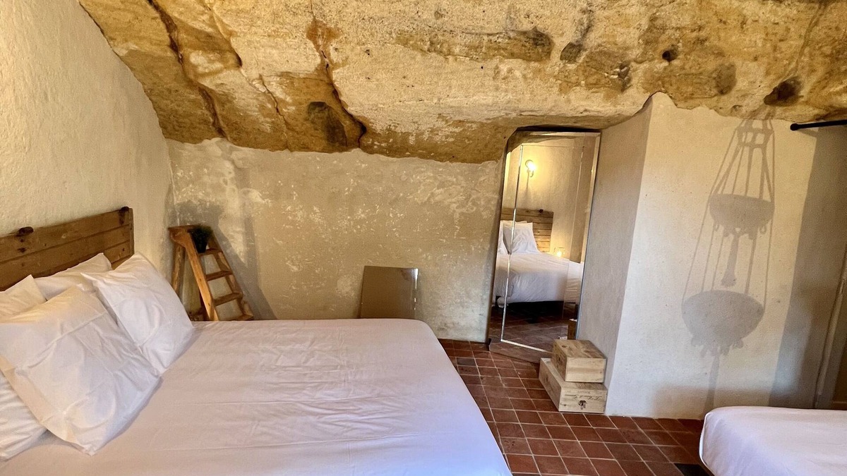 Doue-la-Fontaine House | Troglodyte house ideal for vacations with family, friends or lovers