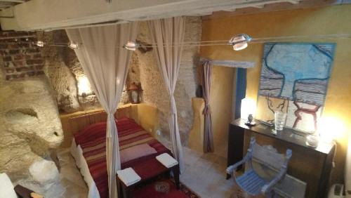Thore-la-Rochette Bed & Breakfast | Troglodyte loft