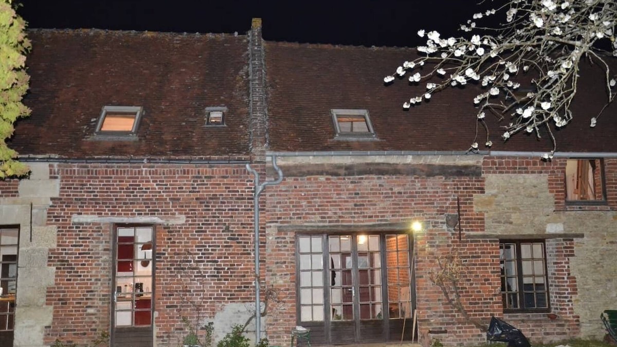 Cernoy House | Trois Etots