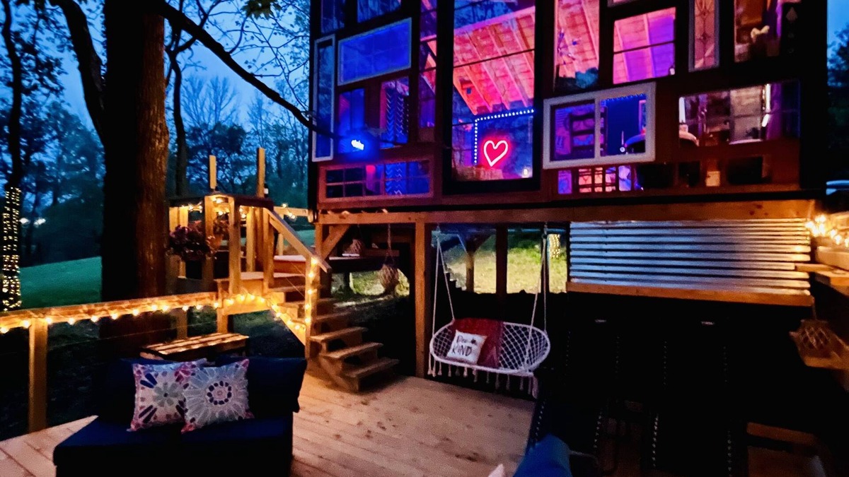 Doyle Apartment | Trolley and The Treehouse #hiking #love #friendcation