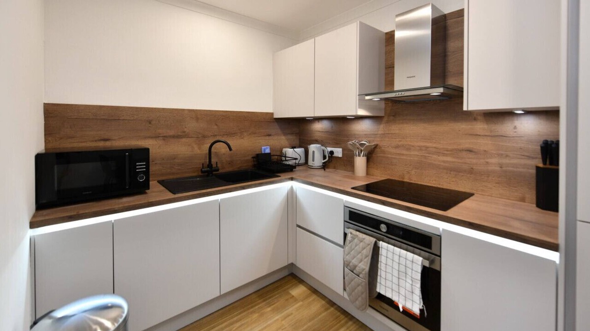 Troon Apartment | Troon Portland Apt B
