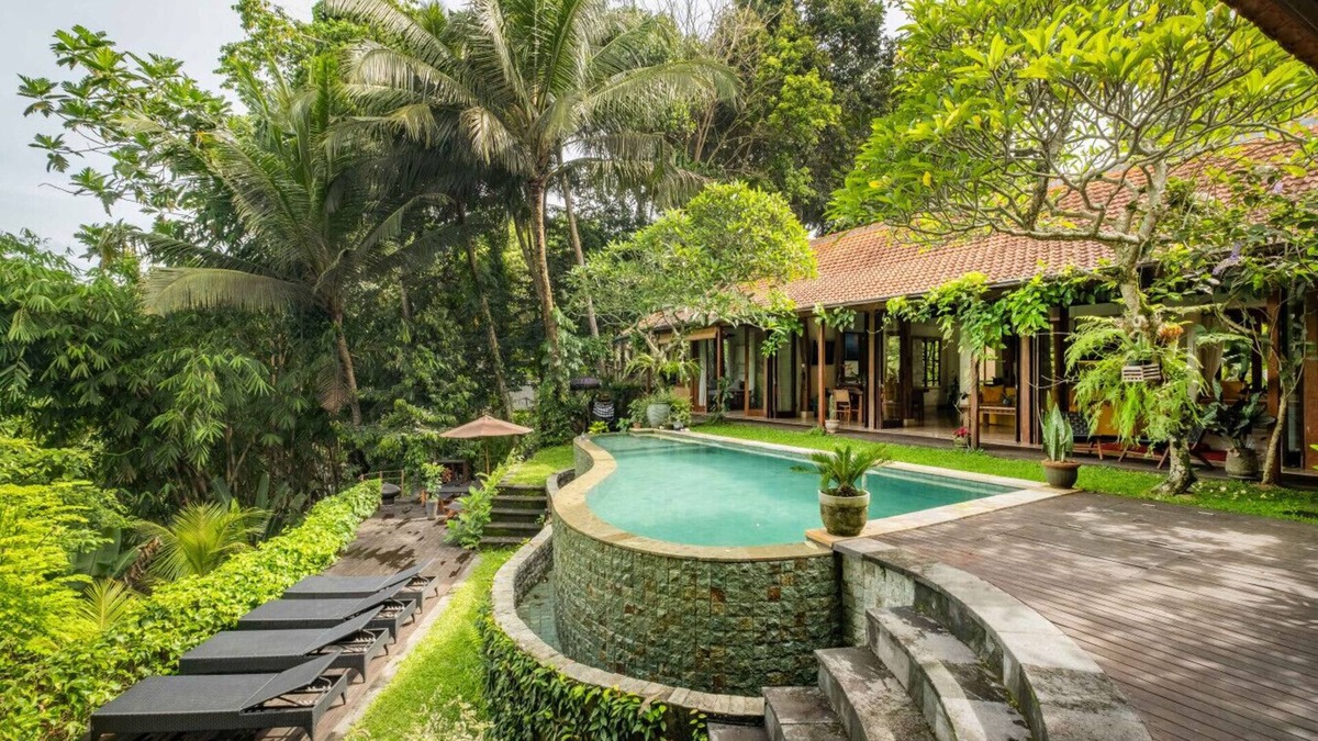 Kutuh Kaja Villa | Tropical 4BR Villa w/Infinity Pool in ubud, 6 mins to central
