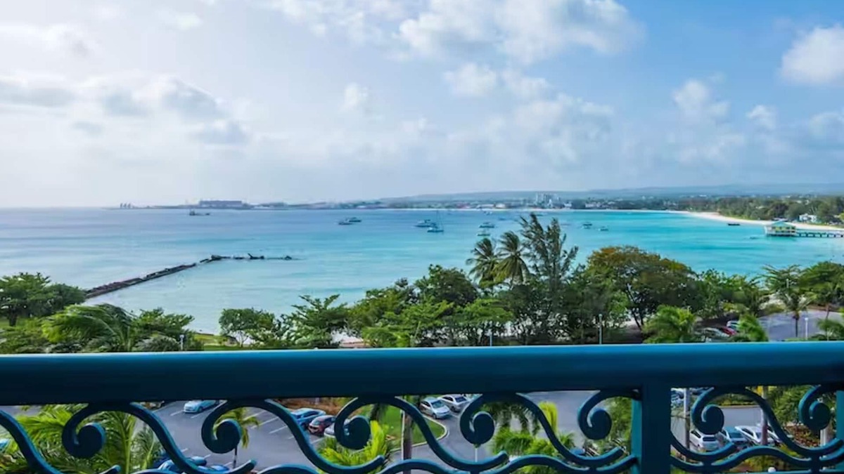 Garrison Historic Area Hotel | Tropical Ambiance in 3 Suites w/Stunning Bay Views in Beachfront Resort