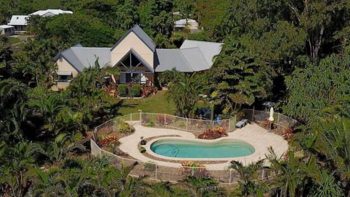 Dundowran Beach House | Tropical Beach Haven-Dundowran