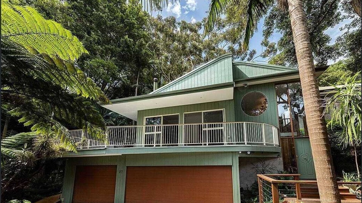 Stanwell Park House | Tropical Beach Escape - 3 min Walk to Surf Beach and Cafes