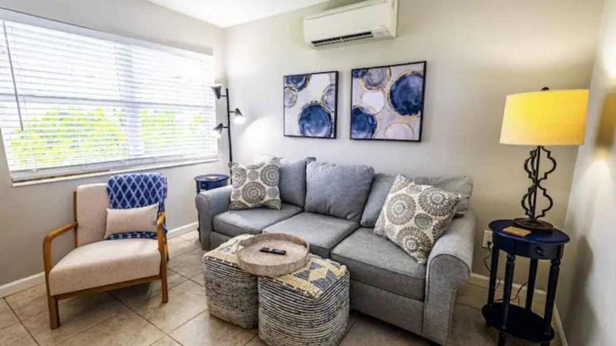 Lantana Apartment | Tropical Breezes - Walk to the Beach