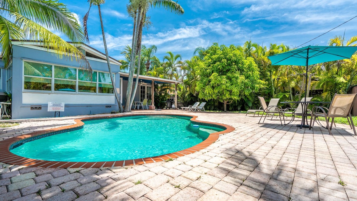Downtown Hollywood House | Tropical Cabana 2/2 - 4 Guests - Heated Pool