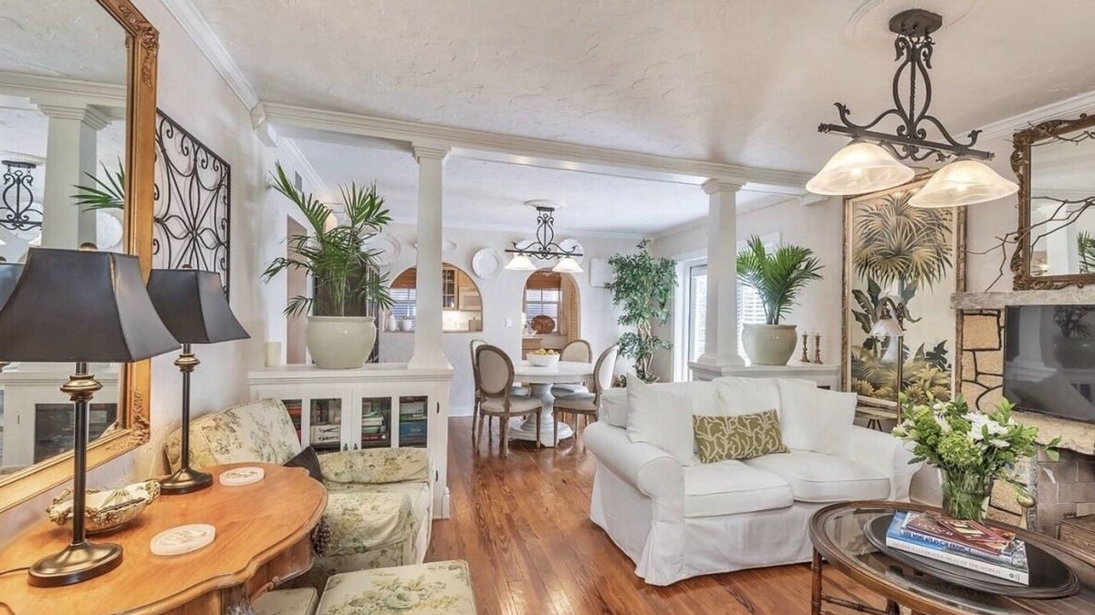 Southside House | Tropical Designer House in the Heart of Antique Row WPBn5 min to the beach