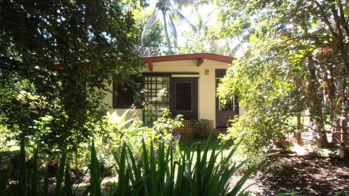 Kehena Beach Estates House | Tropical garden bungalow - all the comforts