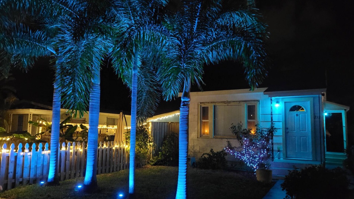 Mango Groves House | Tropical Get-A-Way in charming and serene Lake Worth Beach!