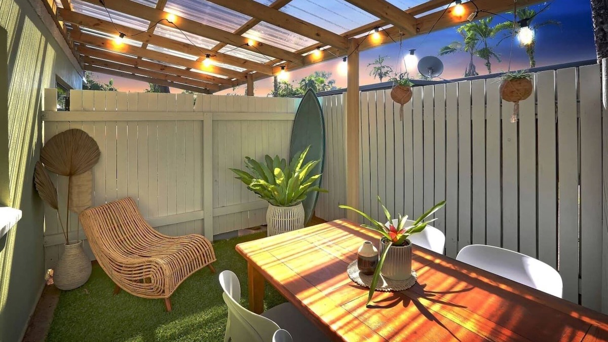 Parramatta Park Apartment | Tropical Getaway with Surfer Vibes – Cosy, Stylish 1-Bedroom Apartment