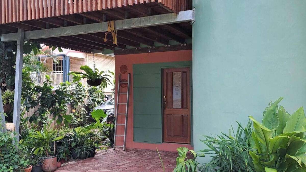 Mission Beach Apartment | Tropical Green Haven.nSmall centrally located self-contained apartment .