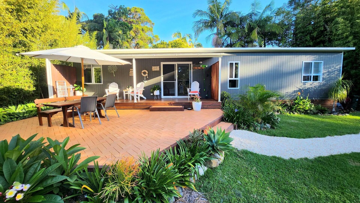 Smiths Lake Cottage | Tropical Hideaway Cottage