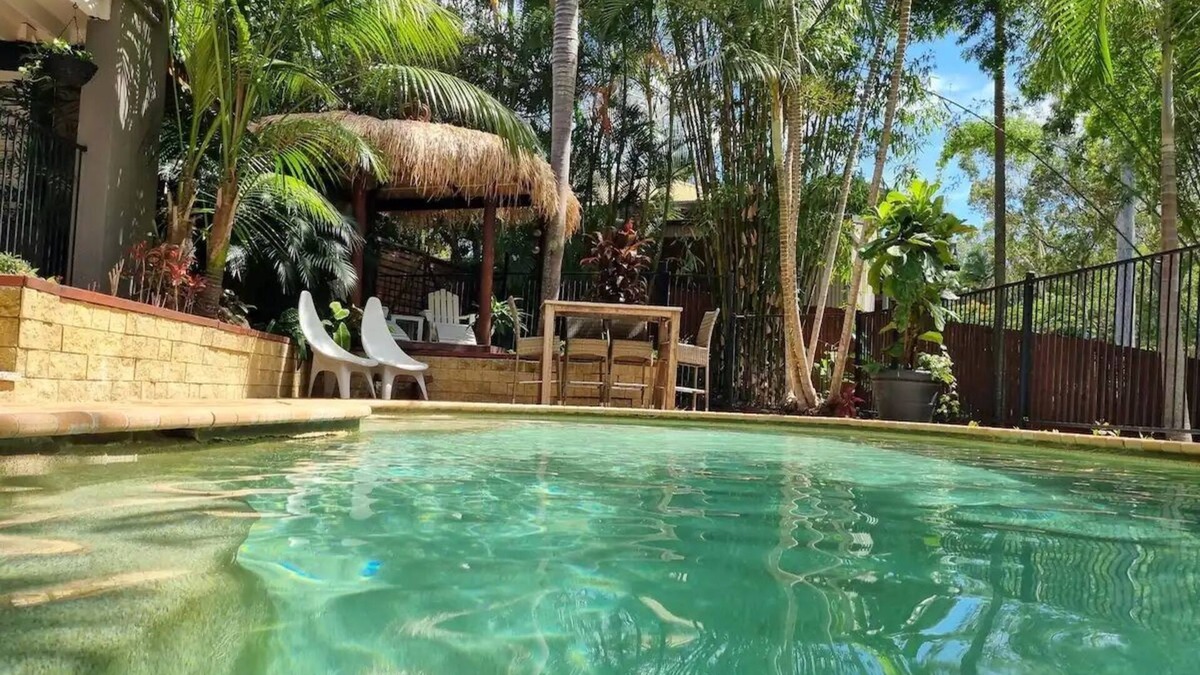 Carrara House | Tropical Hideaway Perfect for a Family- Pet OK